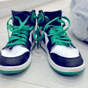 These are some amazing Air Jordan’s with green white and black color